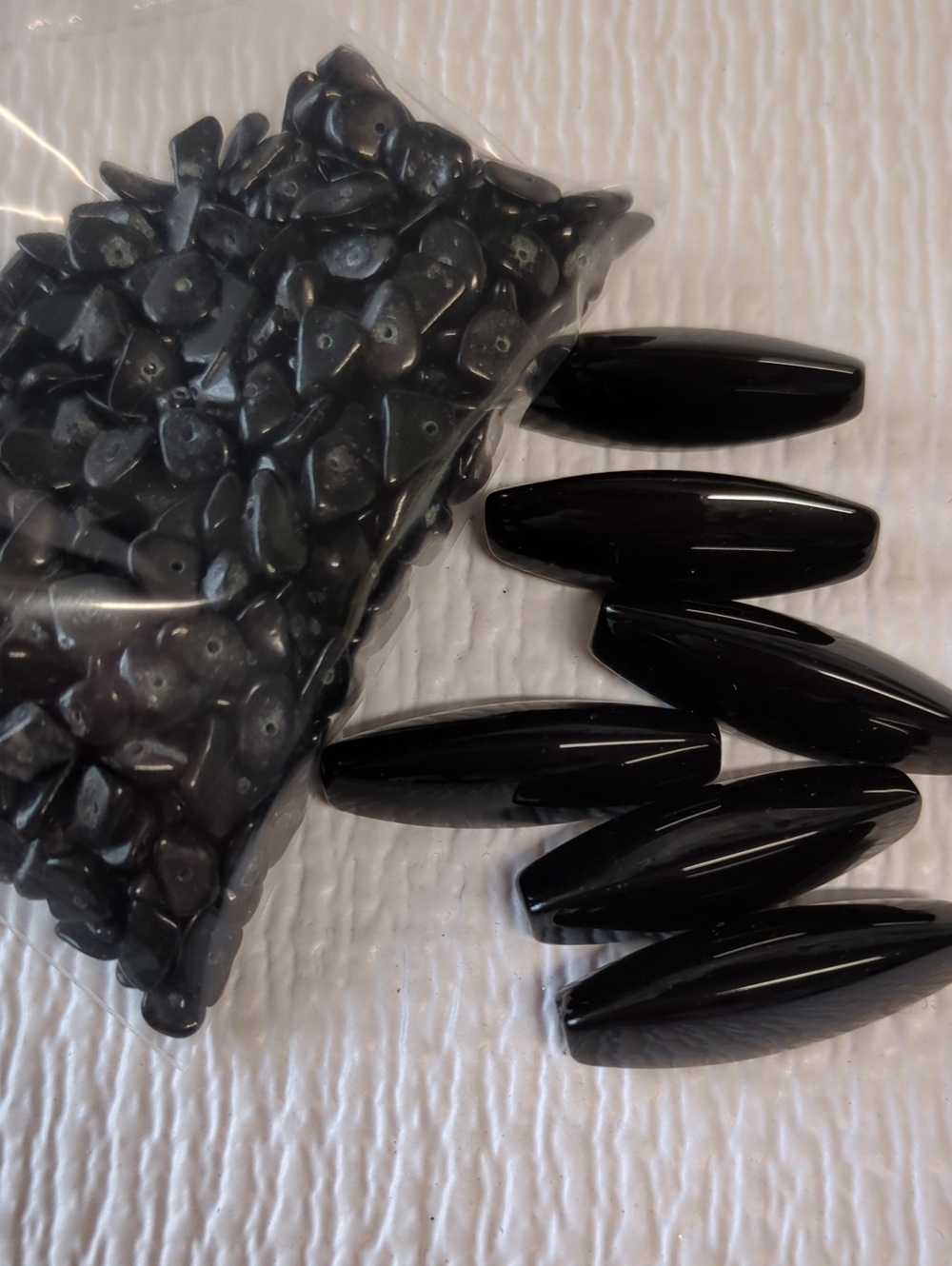 ☀️A29 Black Obsidian or Onyx Stone 3 Sided Barrel Beads and Chip Beads